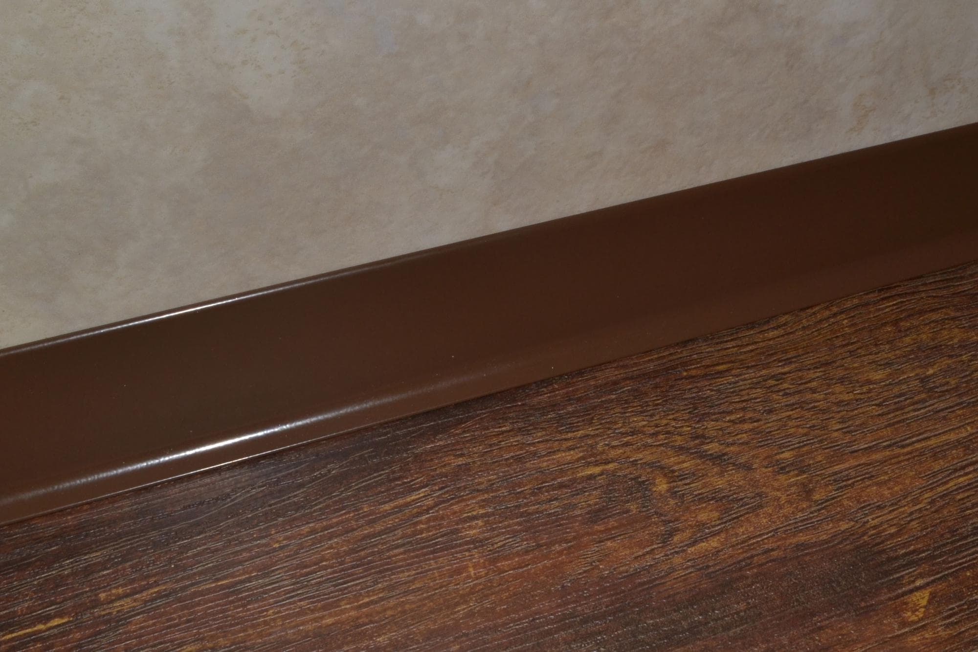 Плинтус алюминиевый L-образный шоколад (2500*11*60 мм) — купить в Самаре